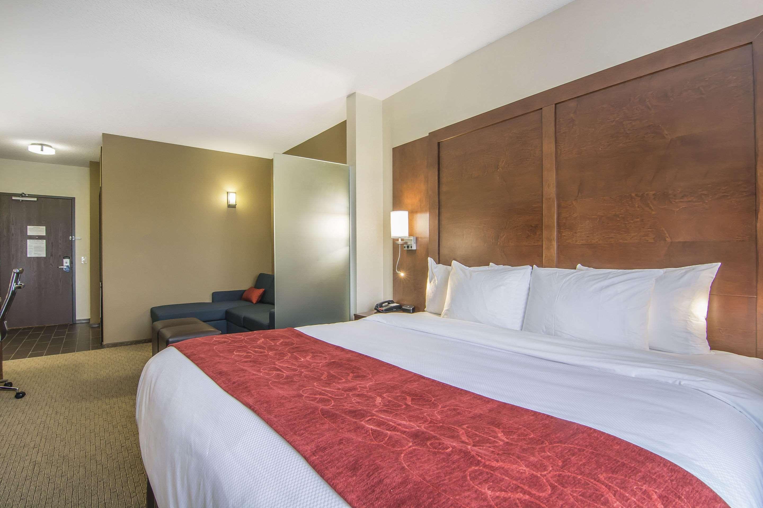 Comfort Suites Regina Exterior foto